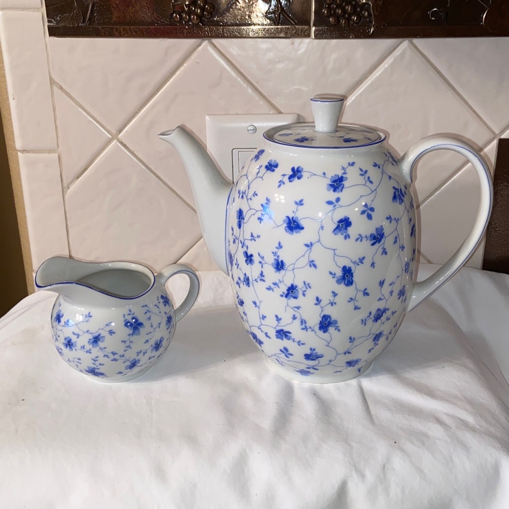 RARE vintage arzberg Floral Teapot coffee pot.  Like new & creamer made Germany